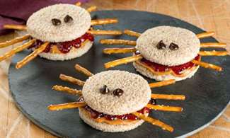 Món ăn Halloween dễ dàng: Người nhện PB&J