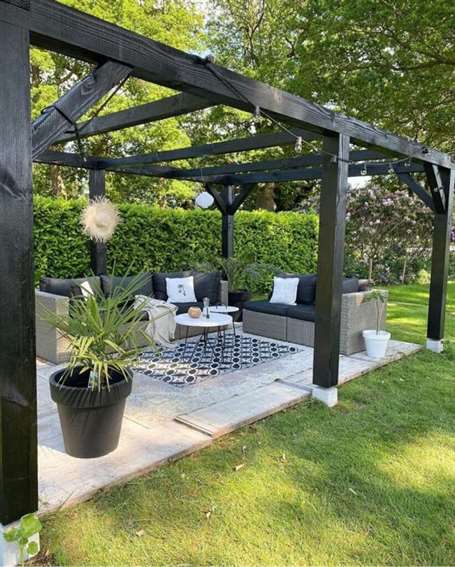 Pergola gỗ sẫm màu