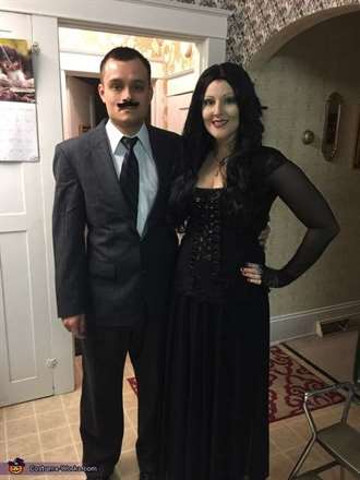 Cặp đôi tuyệt vời trang phục halloween gomez và morticia addams