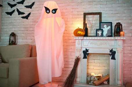 Trang trí nhà halloween ma nổi