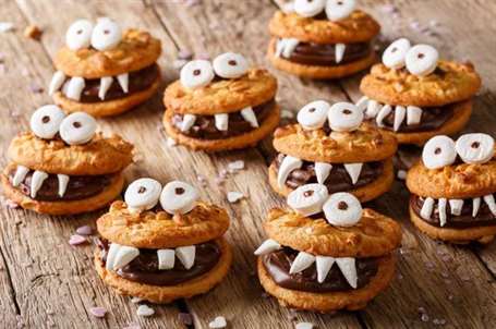 Quái vật bánh quy có răng trang trí tiệc halloween