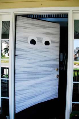 Trang trí Halloween cửa Mummy