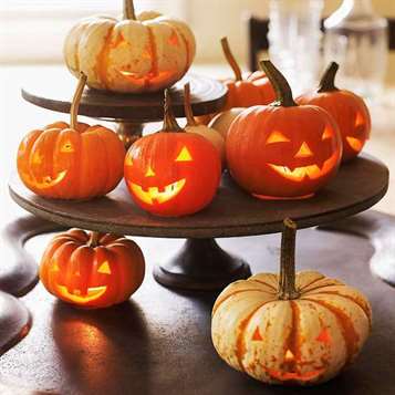 Xếp lớp Bí ngô nhỏ Halloween Trung tâm