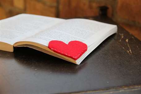 DIy Felt Heart Bookmark