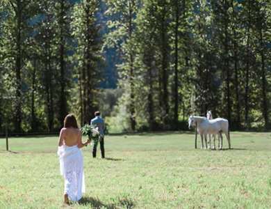 1641981499 571 Dam cuoi trang trai lang man o British Columbia