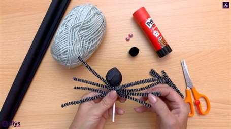 Cách làm người nhện kẹo mút cho Halloween kids craft