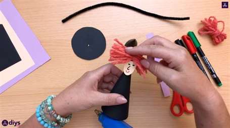 Cách làm một phù thủy hình nón giấy cho Halloween craft
