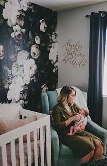 Moody Floral Wallpapered Nursery - Lấy cảm hứng từ điều này