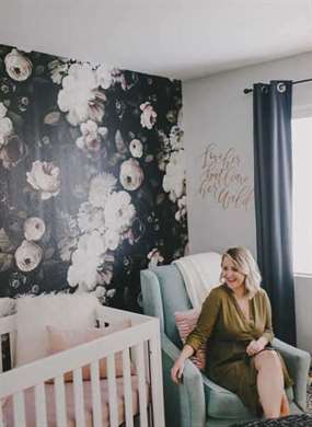 Moody Floral Wallpapered Nursery - Lấy cảm hứng từ điều này