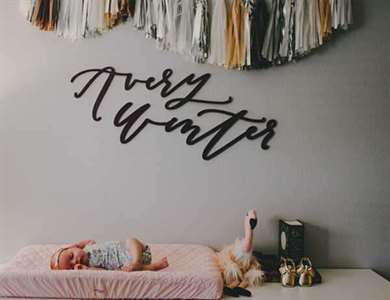 Moody Floral Wallpapered Nursery - Lấy cảm hứng từ điều này