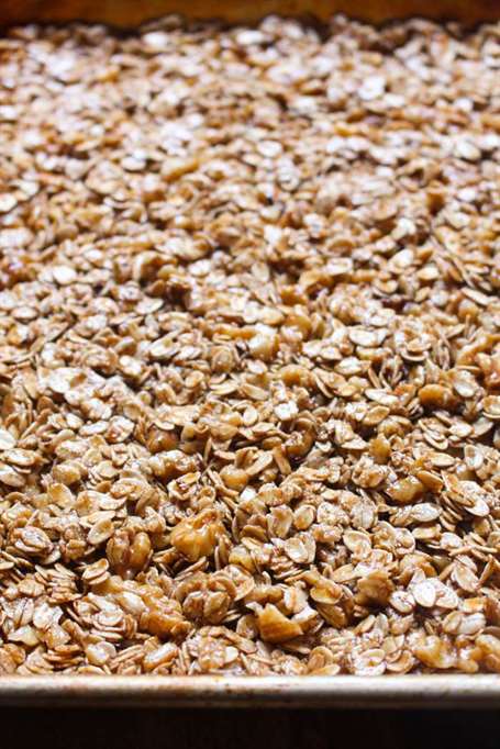 Caramen táo granola đổ