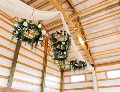 Rustic Barn Wedding in the Woods - Lấy cảm hứng từ điều này