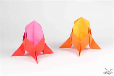 Hai tàu tên lửa origami màu