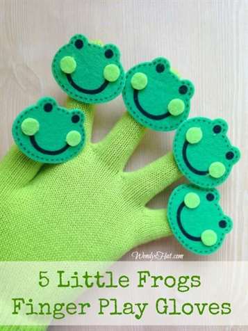 Năm con ếch nhỏ đeo găng tay rối