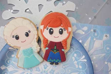 Anna và Elsa Cookie từ Frozen Elsa và Anna Cookie Hướng dẫn về ý tưởng bữa tiệc của Kara |  KarasPartyIdeas.com