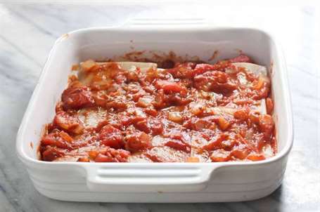 Món lasagna tự làm tốt cho sức khỏe thêm sốt cà chua