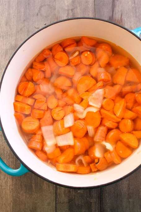 Cà rốt súp hạnh nhân cà rốt