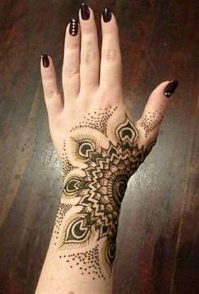 Henna cổ tay có lông