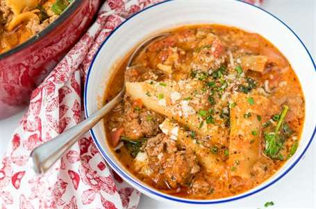 Một món súp đơn giản, ngon với tất cả hương vị của lasagna - nhưng chỉ sử dụng một nồi!