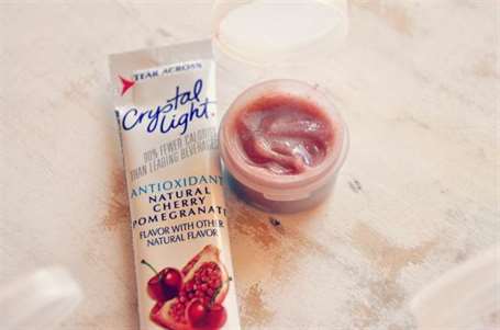 DIY Crystal Light Lip Balm