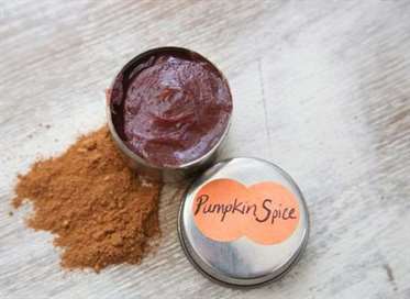 DIy Pumpkin Spice Lip Balm