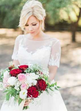 Gold & Red Holiday Wedding Inspiration - Lấy cảm hứng từ điều này