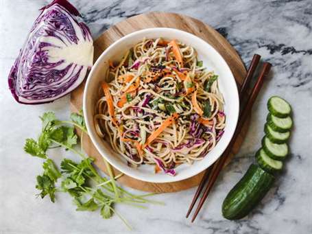 Salad mì soba lạnh sốt đậu phộng