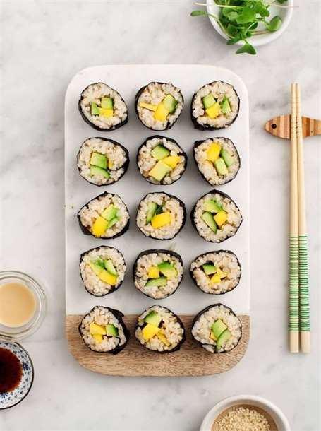 Sushi cuộn dưa chuột bơ