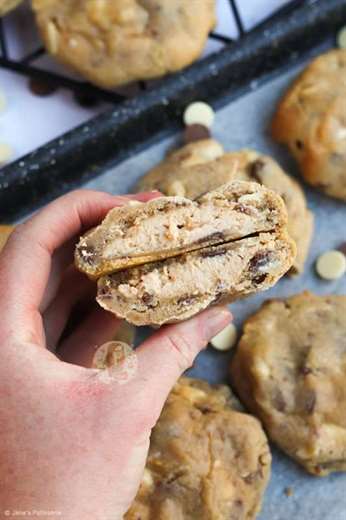 1642839060 990 Salted Caramel Cheesecake Cookies