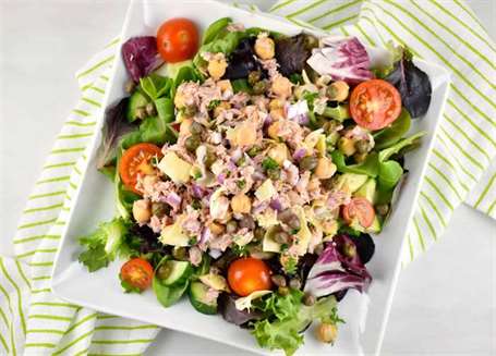 Salad cá ngừ và đậu garbanzo