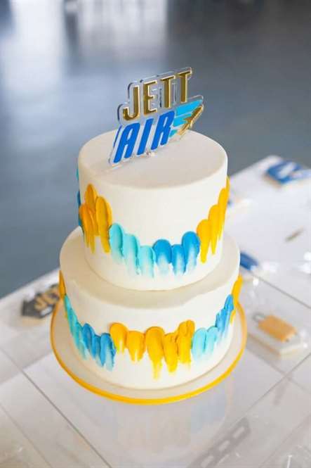 Bánh từ Bữa tiệc sinh nhật trên Jett Air trên Ý tưởng bữa tiệc của Kara |  KarasPartyIdeas.com