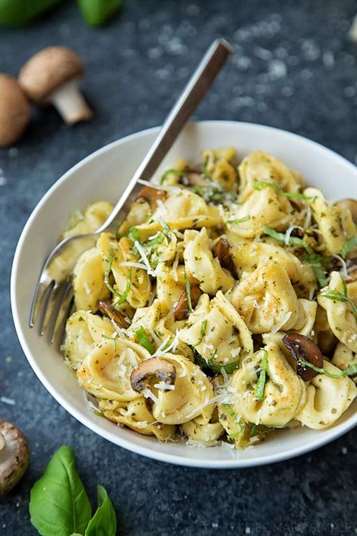 Bánh tortellini nướng 30 phút với pesto