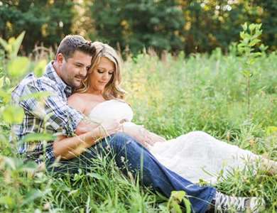 Pretty in Pink Maternity Photos