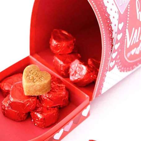 Ăn sạch kẹo bánh hạnh nhân valentine