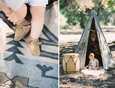 Mẹ và con trai trong một chiếc Teepee