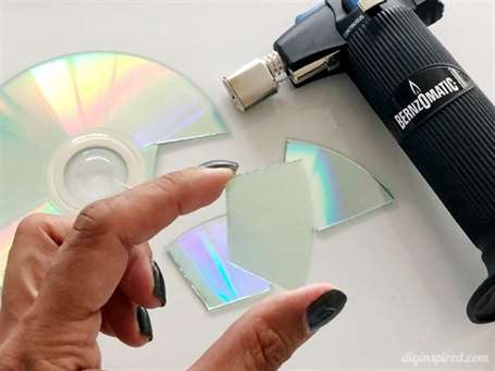 1643010397 135 Khay kham nhua voi dia CD va DVD tai che