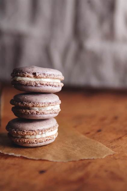 Bánh macaron hoa oải hương