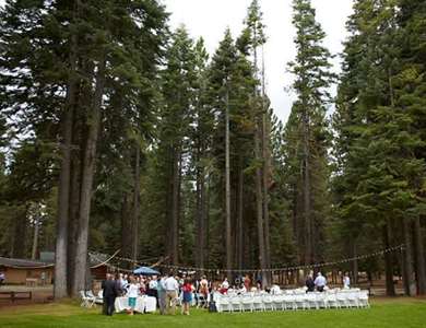 Đám cưới ở Lake Alamor trong rừng