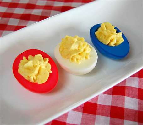 Trứng quỷ đỏ trắng xanh
