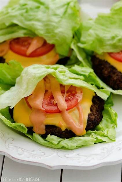 Cheeseburger rau diếp cuộn