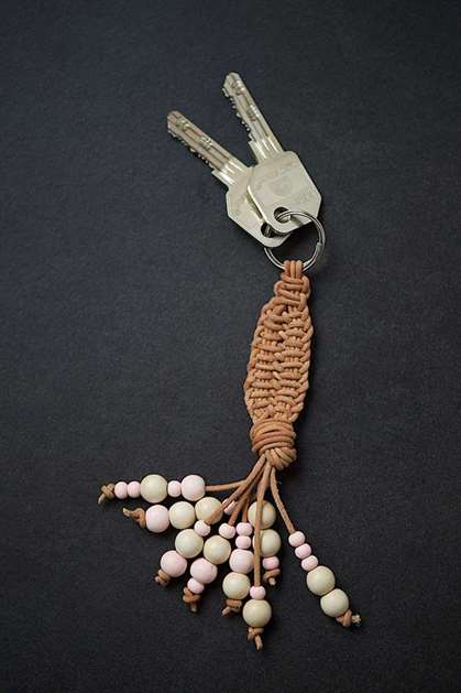 Macrame key lasso