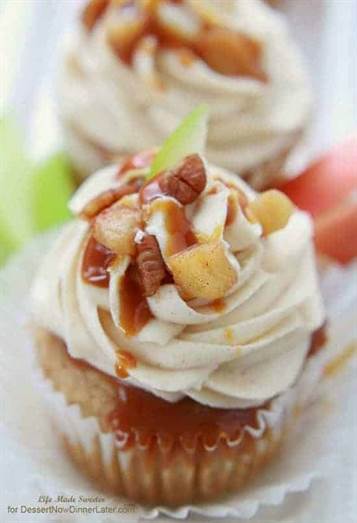 Bánh cupcake táo với kem bơ caramel mặn