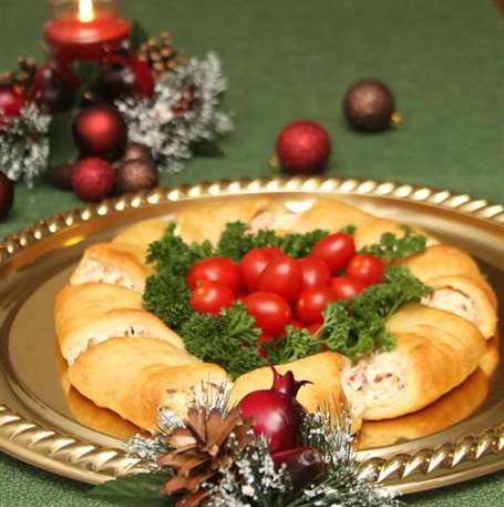 sausage and cheese stuffed cresecent roll christmas wreath.jpg