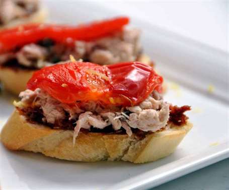 Crostini cá ngừ