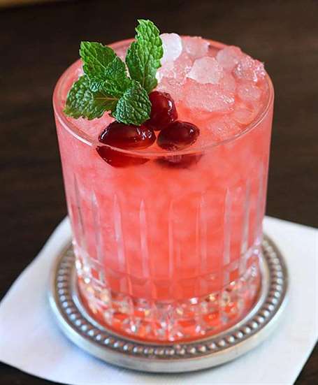 Cranberry gừng fizz cocktail