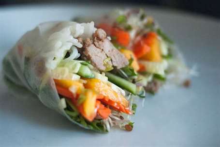 Salad cuộn thịt lợn và rau