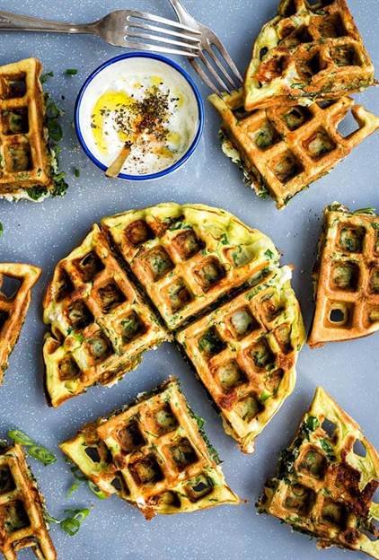 Rau bina kiểu Hy Lạp feta waffle frittata