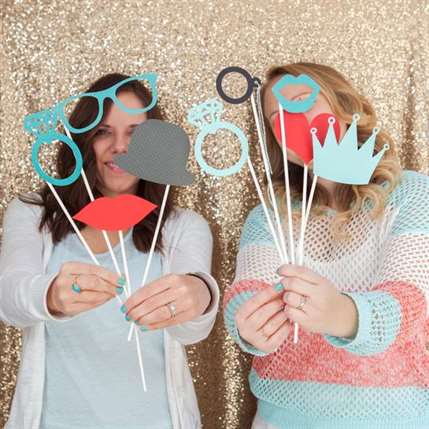 8 đạo cụ dính photobooth miễn phí tự làm