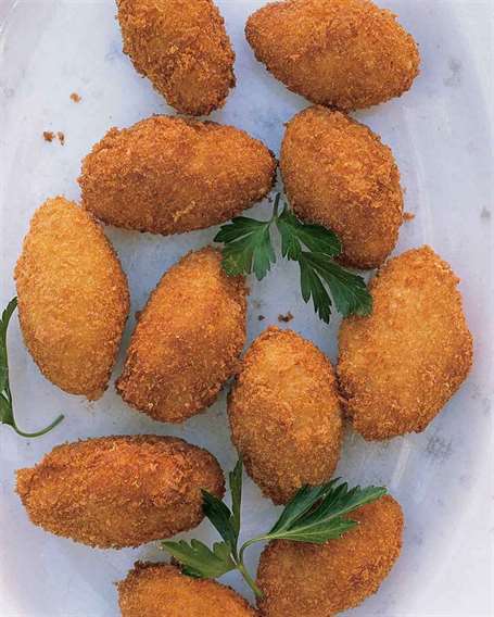 Bánh croquettes với giăm bông serrano và pho mát manchego