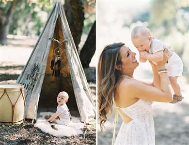 Mẹ và con trai trong một chiếc Teepee